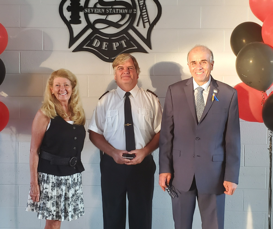 Fire Chief Tim Cranney receiving the Provincial and Long Service medal with Mayor Mike Burkett and Deputy Mayor Jane Dunlop