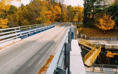 bridge over Lock 42 during fall