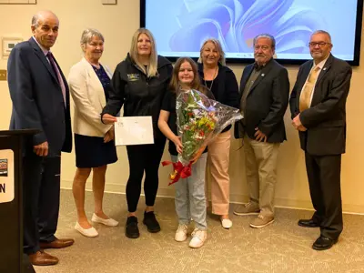 Mayor Burkett, Deputy Mayor Cox, Melissa Henderson, A. Henderson (front), Councillor Minnings, Councillor McIntyre, and Councillor Brennan (left to right)